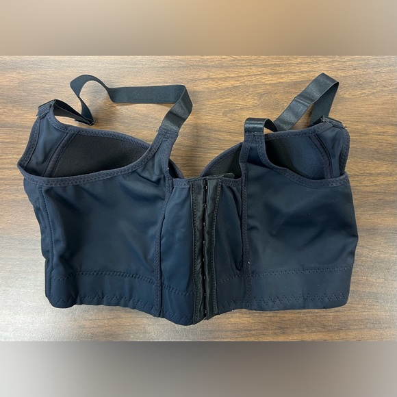 Black bra with underwire. 36C. NWT - Picture 3 of 4